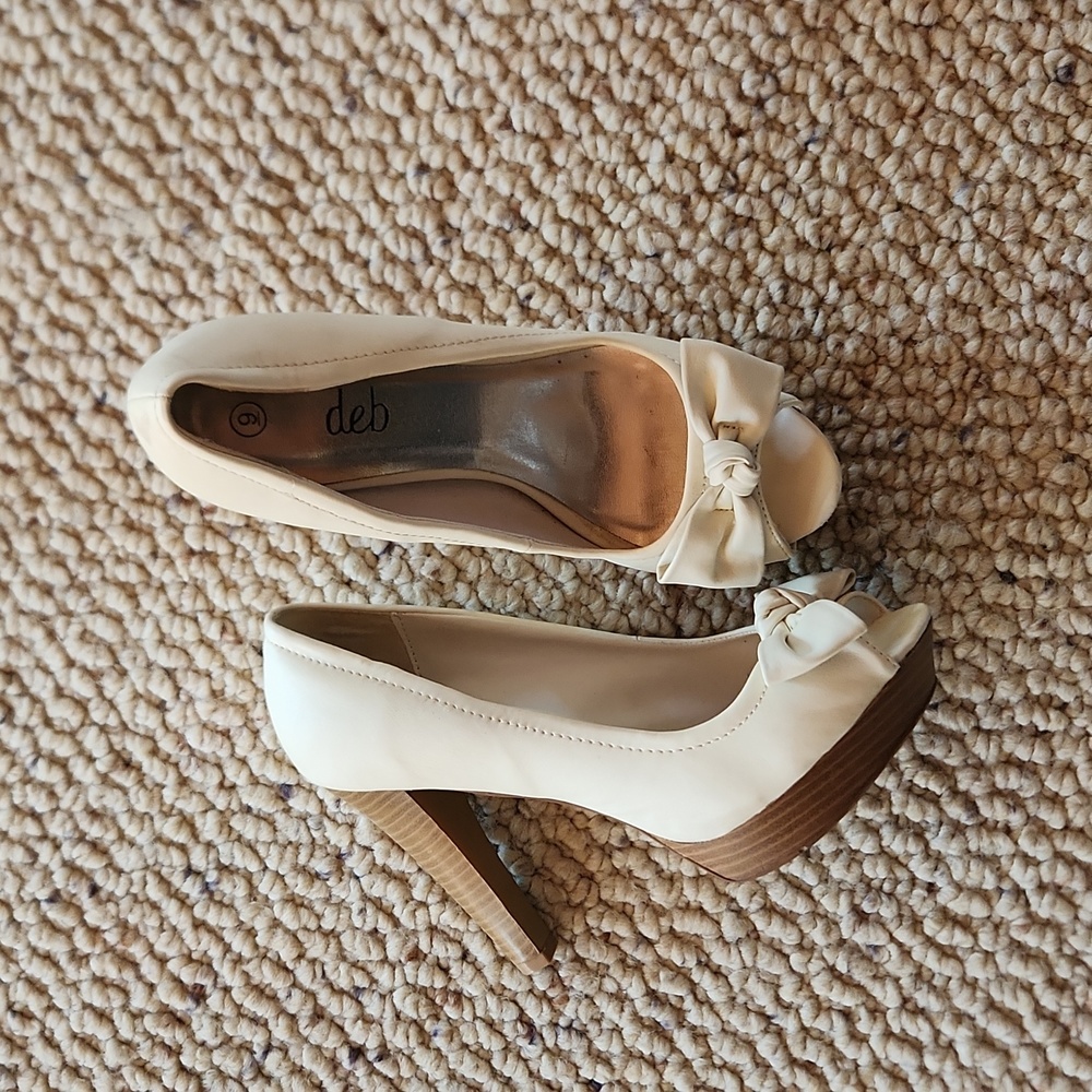 Platform peeptoe heels